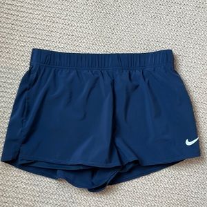 Nike tennis shorts medium. Built in compression short